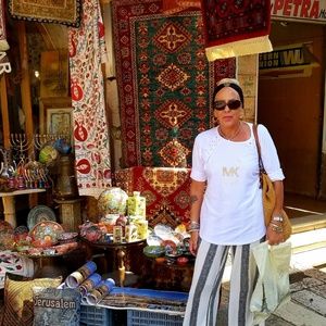 Meet your Posher, Ronit